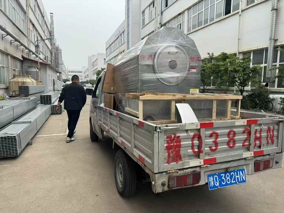 客戶訂購(gòu)的100斤多功能電磁炒貨機(jī)裝車(chē)發(fā)貨